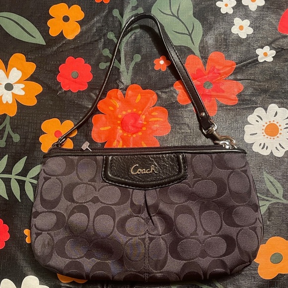 Coach vintage shoulder convertible bag wristlet  Signature purse - Picture 1 of 6